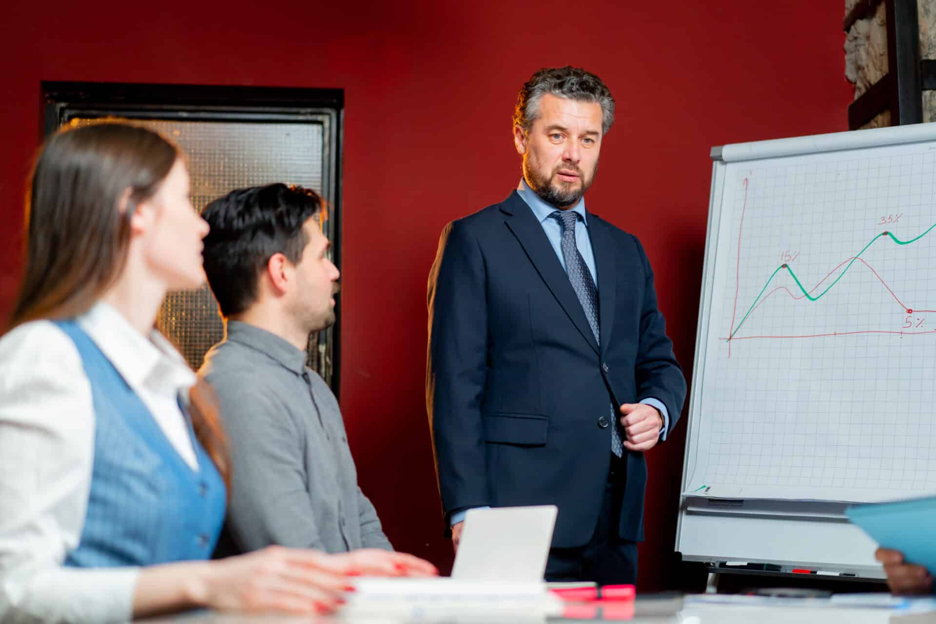 TS Shara apresenta linhas de nobreaks