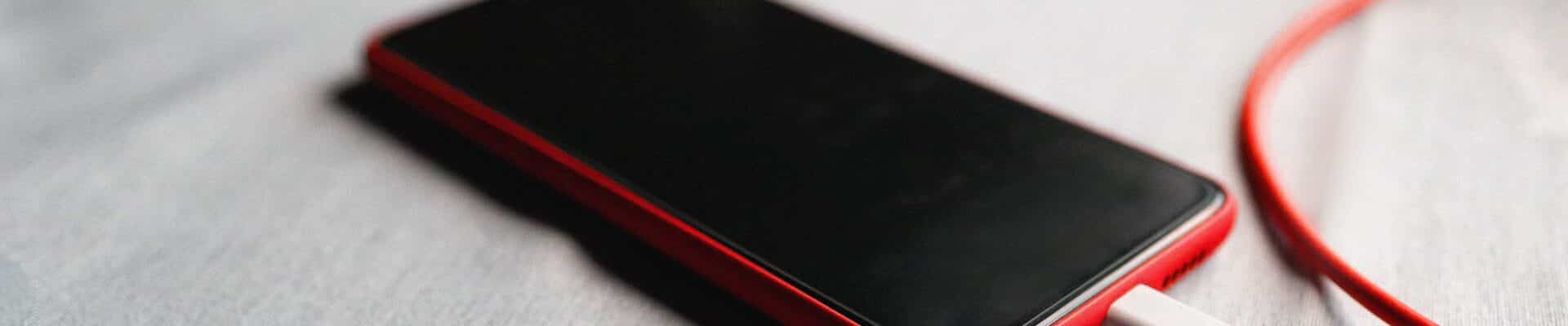 Celular carregando-TS Shara