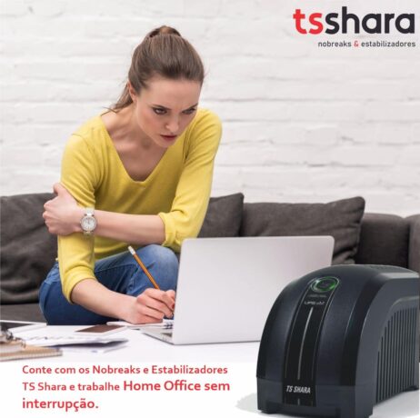 mulher trabalhando home office