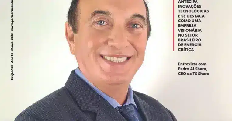 Capa da revista PartnerSales de março de 2022, com foco no canal de distribuição TIC. A imagem central é um retrato de Pedro Al Shara, CEO da TS Shara, um homem de pele clara, sorridente, vestindo terno risca-de-giz escuro e gravata azul.