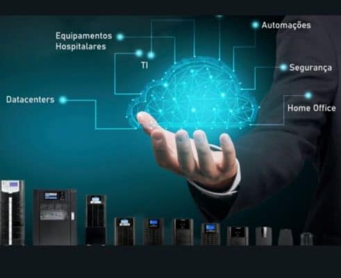 Uma mão em primeiro plano, vestida com um terno escuro, está aberta e iluminada por uma luz azul brilhante. Acima da mão, flutuando, está um diagrama esquemático em forma de nuvem, representando a infraestrutura de TI e a conectividade. Linhas e setas azuis partem desta "nuvem" e apontam para diversas aplicações e áreas críticas listadas à esquerda e à direita, como: Equipamentos Hospitalares, TI, Datacenters, Automações, Segurança e Home Office.