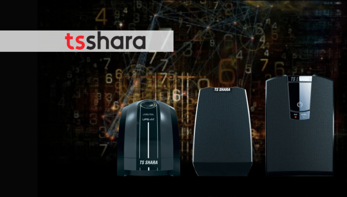 Três modelos de nobreaks TS Shara sobre fundo tecnológico com números e conexões digitais