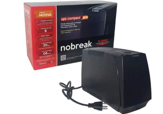 Um nobreak (UPS) da TS SHARA, com um cabo de energia plugado, posicionado ao lado de sua caixa de embalagem.