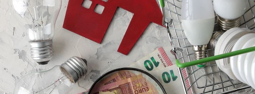 uma imagem de consumo energético, lampadas, conta de luz e desenho de uma casa