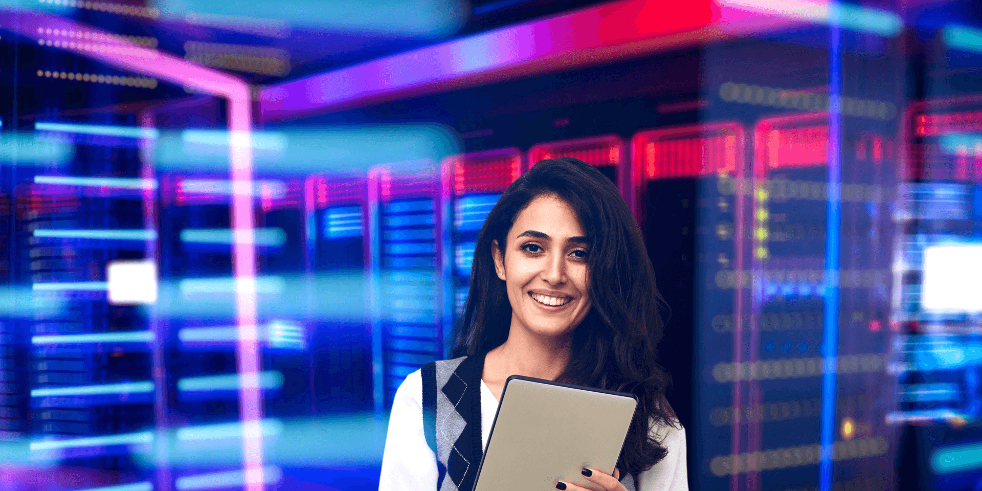 uma moça em um ambiente de trabalho, em servidores