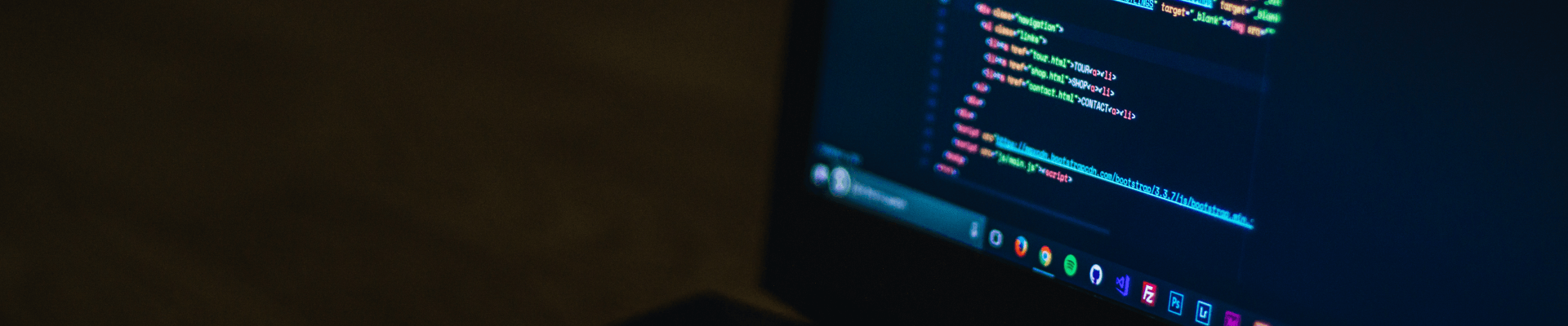 foto de dados ficticios de um computador