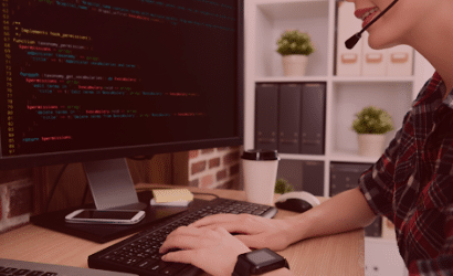 uma pessoa trabalhando home office