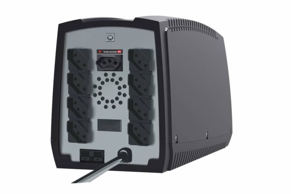 Foto das tomadas de um produto Nobreak UPS Senoidal da TS shara