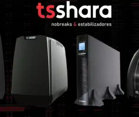 Imagem publicitária com fundo preto exibindo dois modelos de nobreaks da marca TS Shara. À esquerda, um modelo de gabinete robusto e fosco com bordas levemente arredondadas. Ao centro, um modelo de torre fina e vertical, equipado com um visor digital azul na parte superior e pés de apoio na base. No topo da imagem, o logotipo "TS Shara" aparece em branco e vermelho, acompanhado do texto "nobreaks & estabilizadores".