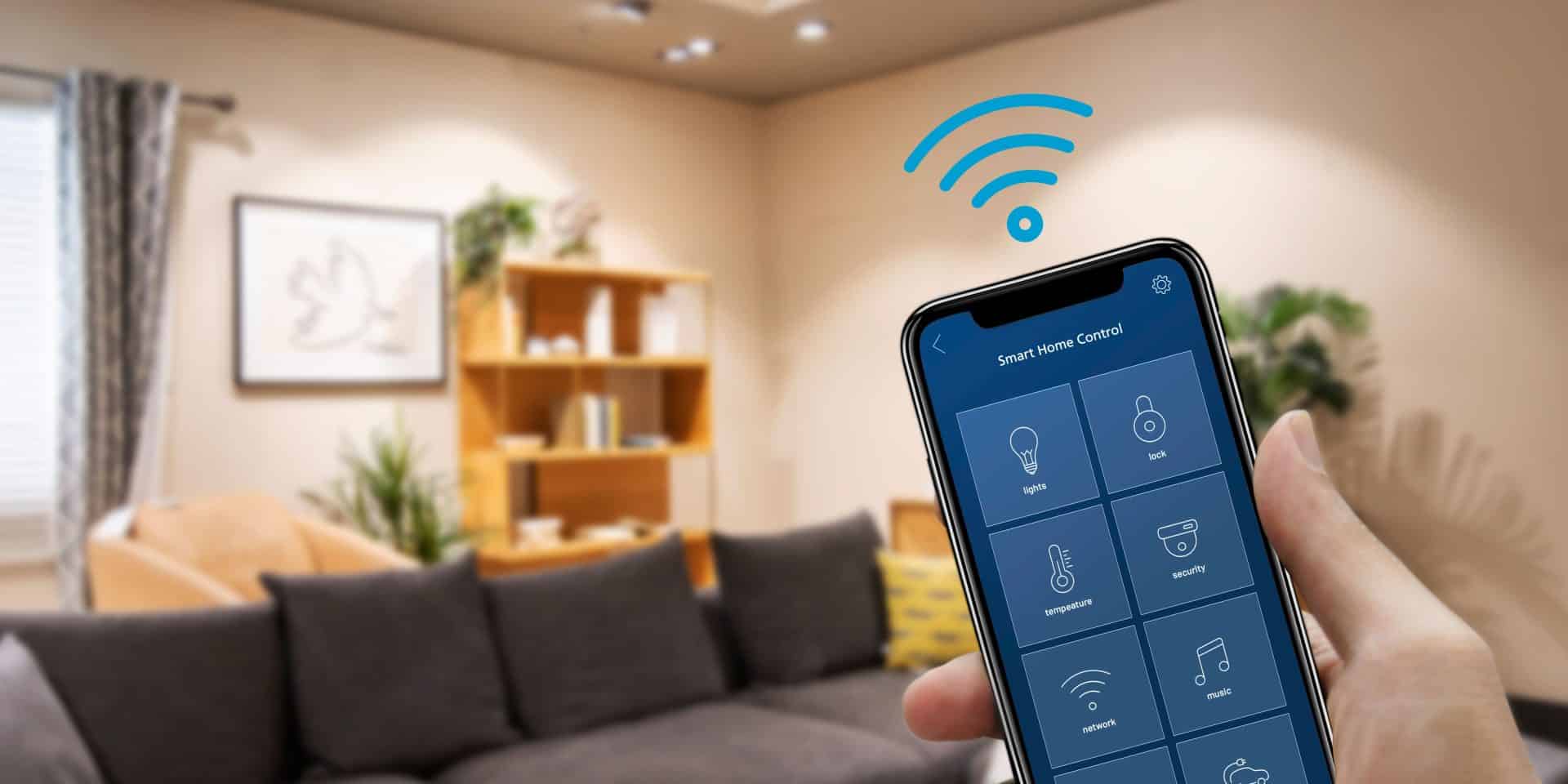 uma imagem de um celular com opçoes de automação residencial com o fundo em uma casa