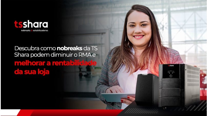uma mulher sorrindo no ambiente de trabalho, e dois nobreaks da ts shara ao lado