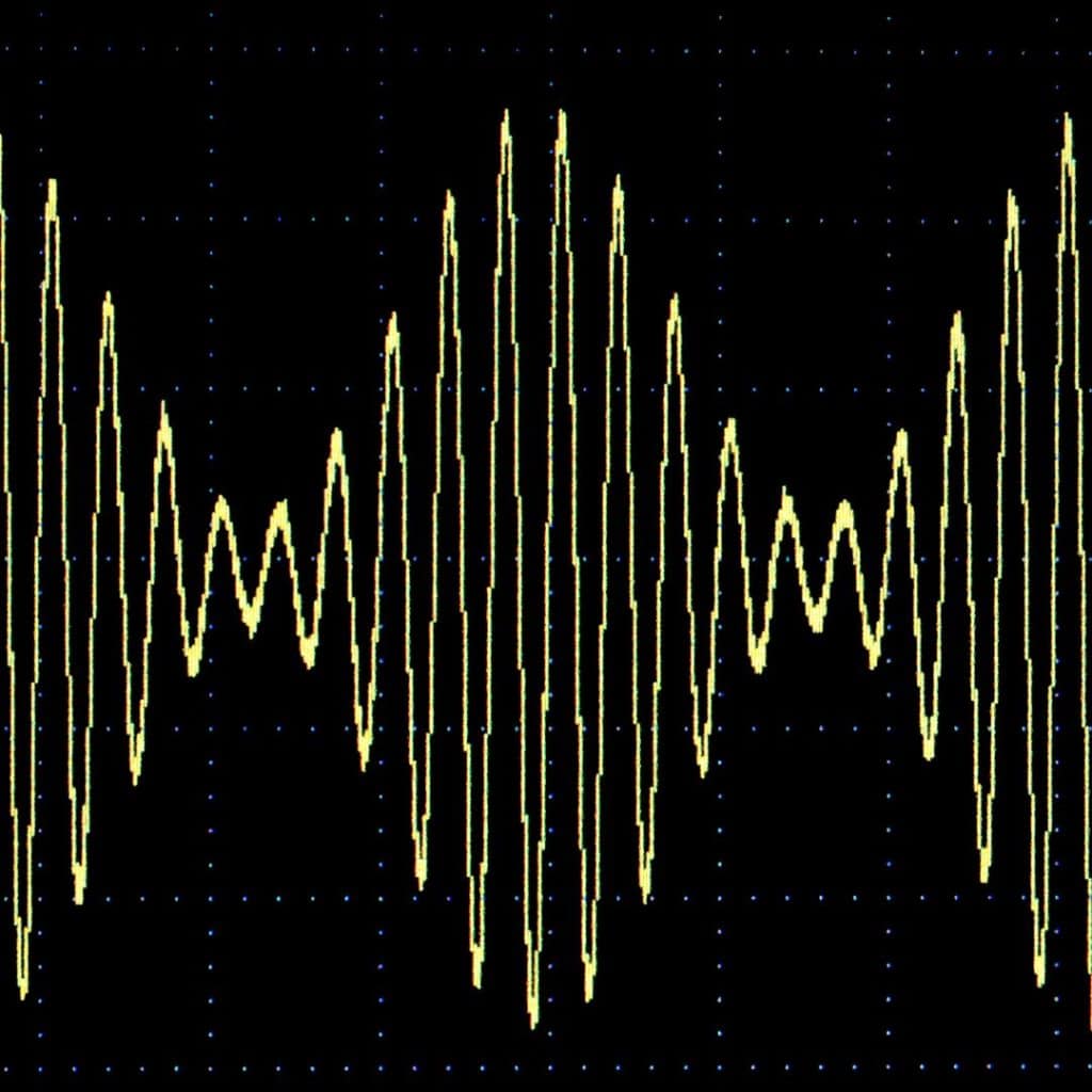 imagem de uma onda senoidal amarela em um fundo preto