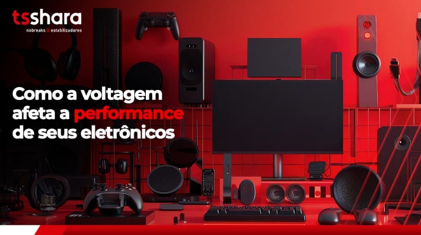 Conjunto de eletrônicos em mesa e prateleiras vermelhas, incluindo monitor, caixas de som e controles.