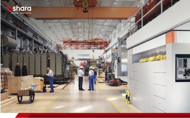 trabalhadores em uma industria