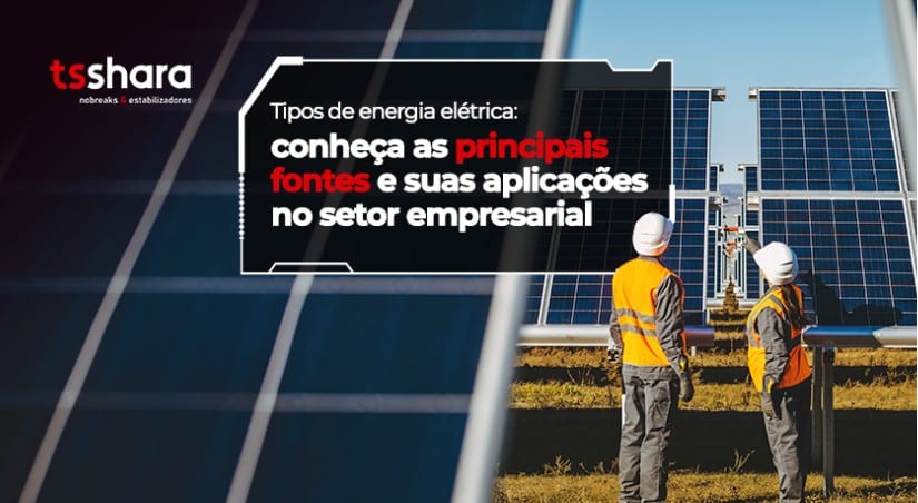 Técnicos analisando painéis solares em usina de energia.
