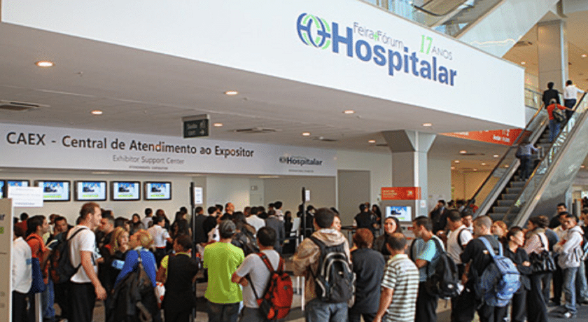 uma imagem da entrada da feira hospitalar