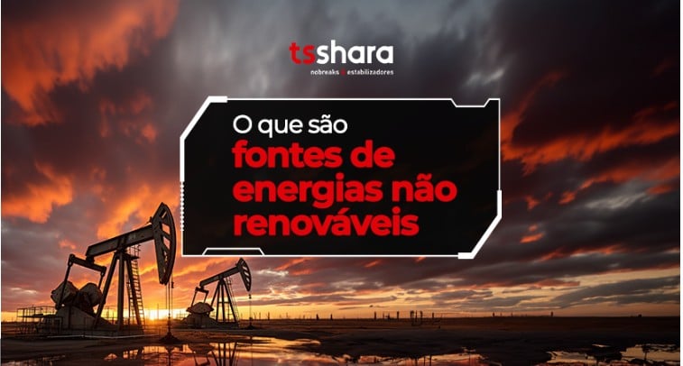 Plataforma de petróleo ao pôr do sol