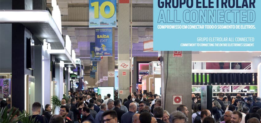 Foto de uma feira ou evento com grande público, destacando o banner "Grupo Eletrolar All Connected".