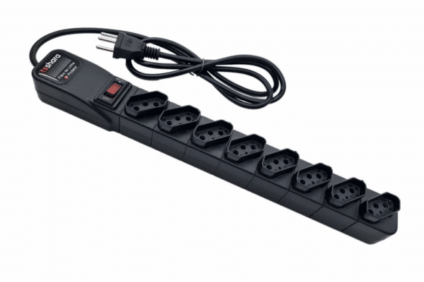 Filtro de linha TS Shara com 8 tomadas anguladas e botão liga/desliga.