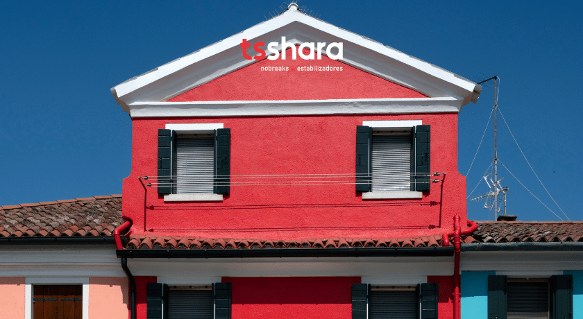 Descubra como escolher o melhor nobreak para proteger seus dispositivos domésticos. No guia completo da TS Shara, você encontra dicas essenciais para garantir segurança e desempenho em sua casa.