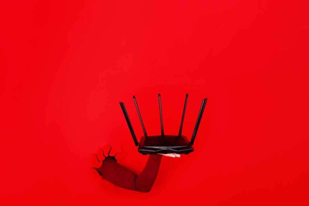 Descubra a importância de usar um nobreak para roteador e proteger sua conexão de internet contra quedas de energia. Saiba como a TS Shara pode garantir que sua internet continue funcionando sem interrupções