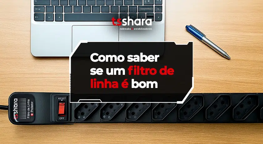 Filtro de linha sobre mesa com computador, ilustrando critérios de qualidade.