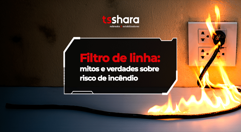 Filtro de linha próximo a tomada com chama ilustrando risco de incêndio.