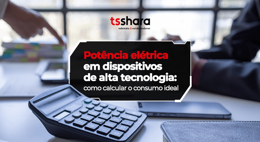 Calculadora e dispositivos eletrônicos ilustrando cálculo de potência elétrica.
