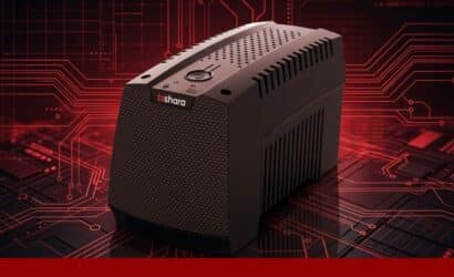 um nobreak mini em um fundo futuristico nas cores vermelho e preto