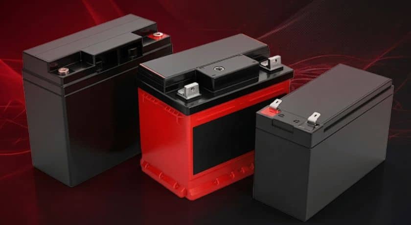 três tipos de bateria lado a lado em um fundo vermelho