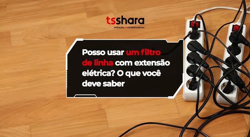 Filtro de linha ligado a extensões elétricas no chão.