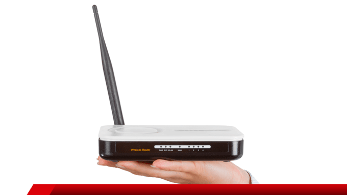 Roteador Wi-Fi branco com antena sobre a mão.
