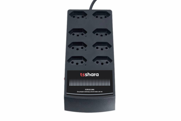 Filtro de linha TS Shara com oito tomadas em fundo branco.