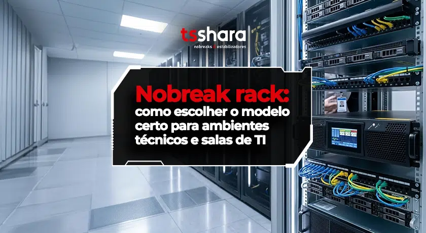Nobreak rack instalado em sala de TI com servidores e cabeamento estruturado.