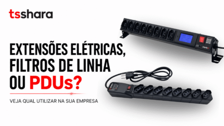 A imagem apresenta um fundo claro e limpo, com foco em um comparativo de soluções elétricas para empresas. À esquerda, o título principal destaca a pergunta: “EXTENSÕES ELÉTRICAS, FILTROS DE LINHA OU PDUs?”, com a palavra PDUs em vermelho para dar ênfase. Abaixo, há o complemento: “Veja qual utilizar na sua empresa”, reforçando o caráter informativo da peça. No lado direito, aparecem duas unidades de régua de tomadas/PDU industriais da marca Tsshara, uma delas com visor digital, reforçando a ideia de soluções profissionais para distribuição de energia.