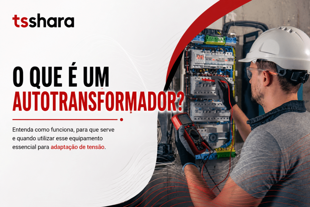 Arte da TS Shara com o título “O que é um autotransformador?”. À direita, um profissional usando capacete e óculos de proteção verifica um painel elétrico com um multímetro, representando o uso do equipamento para adaptação de tensão.